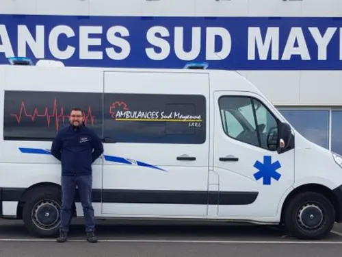 Un an après la crise sanitaire, cet ambulancier demande plus de...